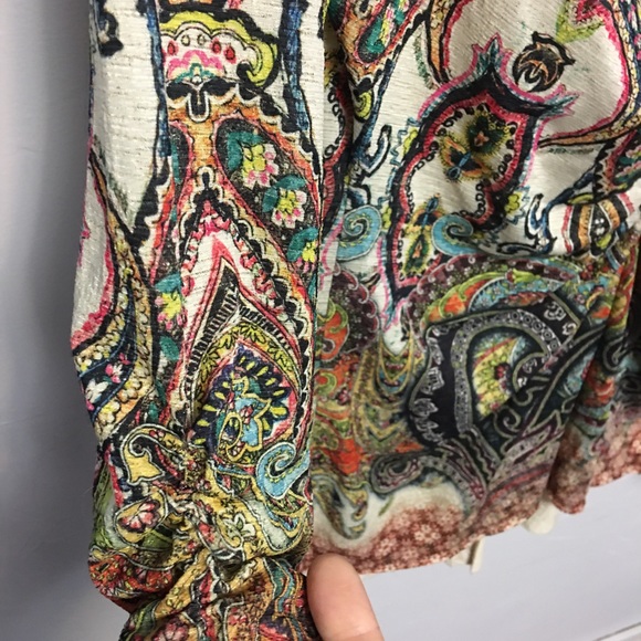 Live and Let Live LS casual top. Fun print! - Picture 3 of 6